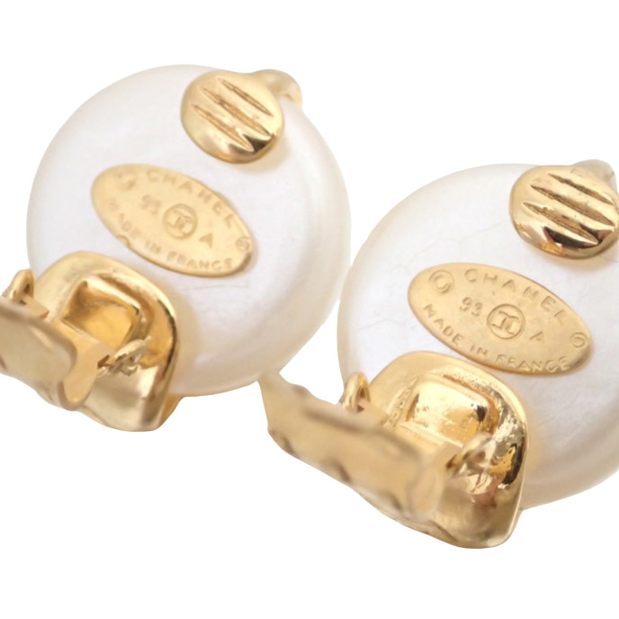 Chanel White Beautiful Pearl Earring