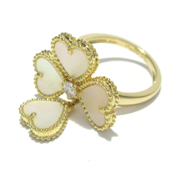 Van Cleef & Arpels Sweet Alhambra Classy Ring